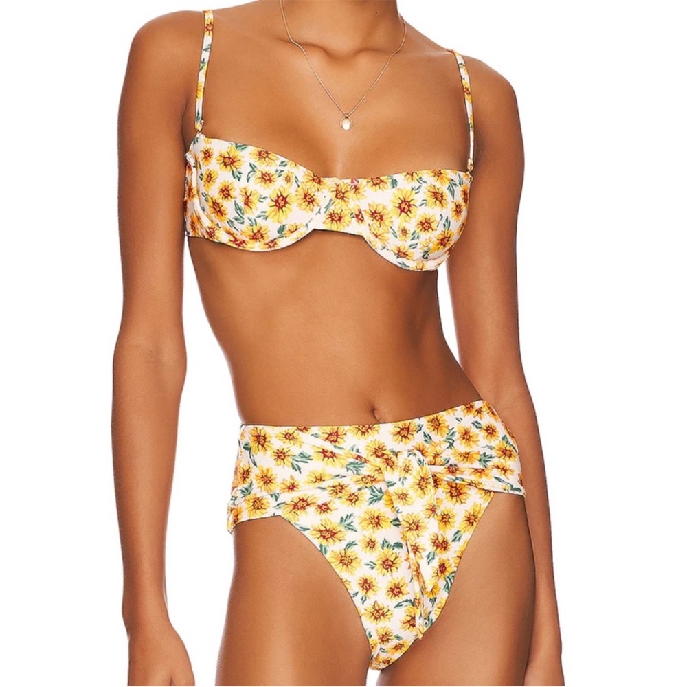 WeWoreWhat NWT Sunflower Bikini Set size M top and S bottom